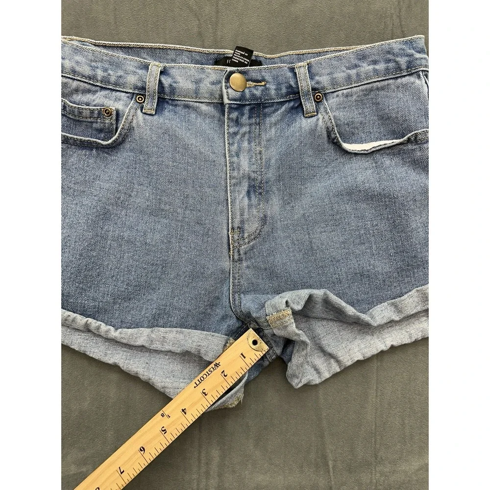 Forever 21 Denim Cuffed Jean Shorts Womens 31 Medium Wash‎ Booty Rolled Shortie